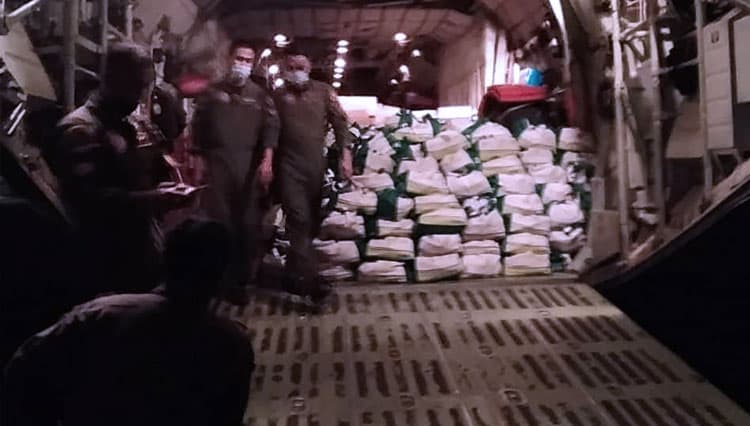 Panglima TNI Kirim Bantuan Logistik Bagi Korban Bencana Alam NTT